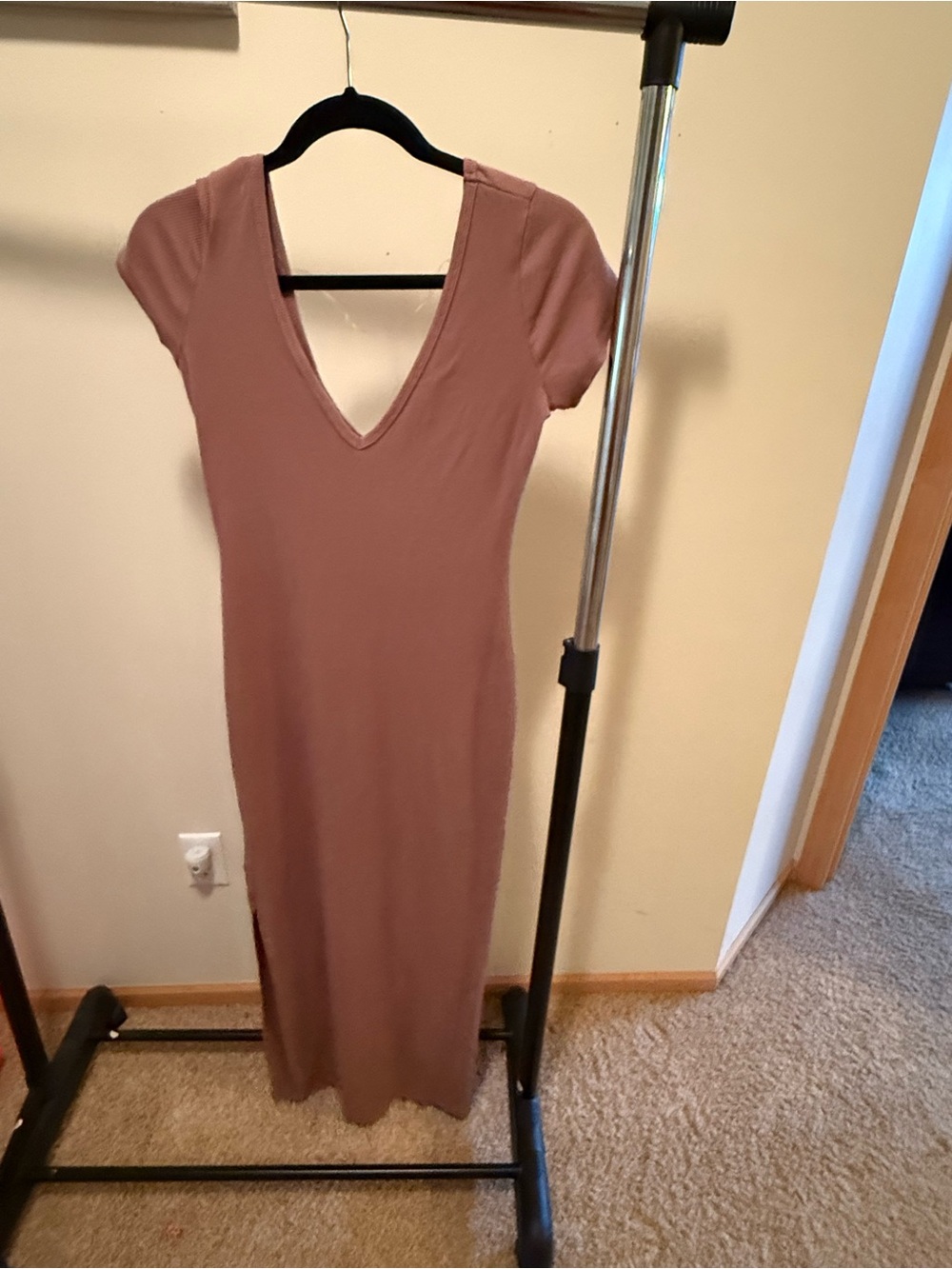 Fashion Nova Mauve V-Neck Cap Sleeve Maxi Dress